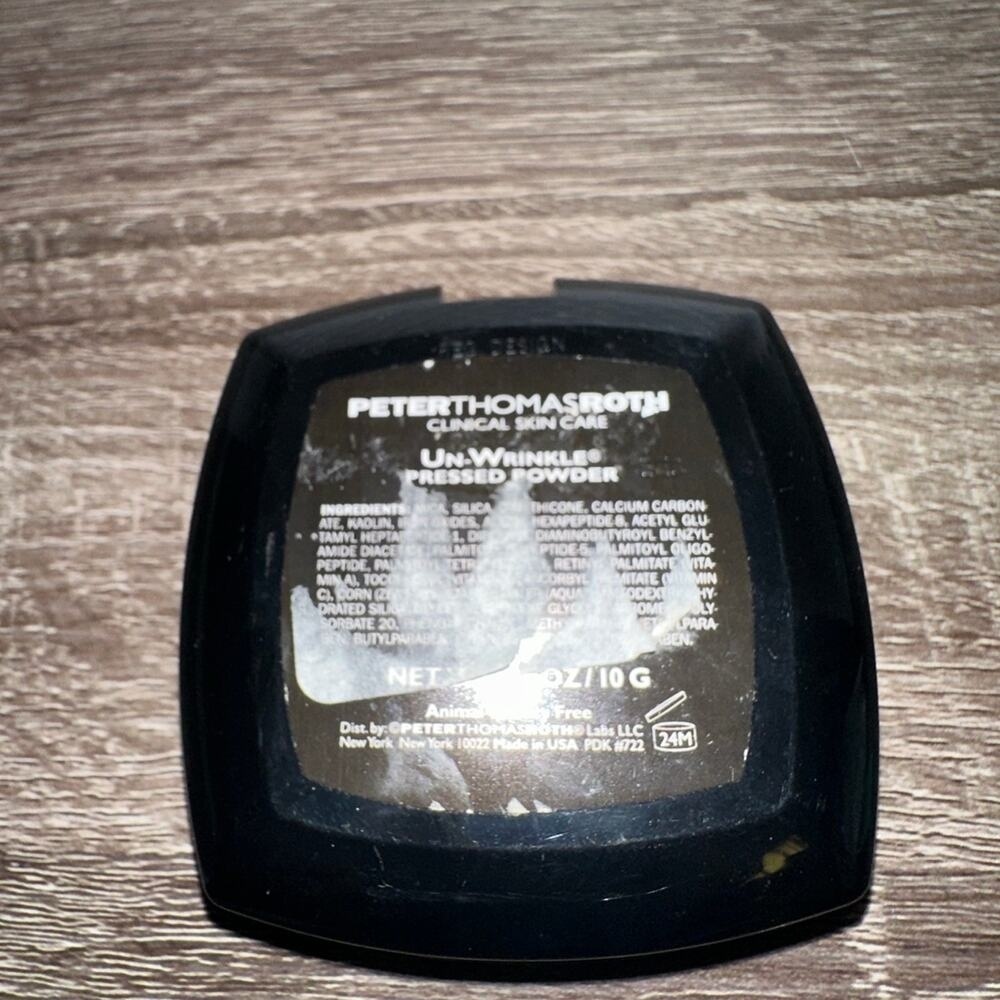 Peter Thomas Roth Un-Wrinkle Pressed Powder‎ foundation - Picture 4 of 5